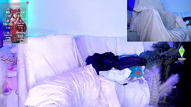 Snapshot of HollyDominic chatting on September 2025 07:43:01 AM HollyDominic online show from September 2025 07:43:01 AM