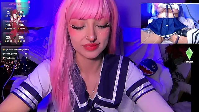 Snapshot of HollyDominic chatting on October 2025 07:00:01 PM HollyDominic online show from October 2025 07:00:01 PM