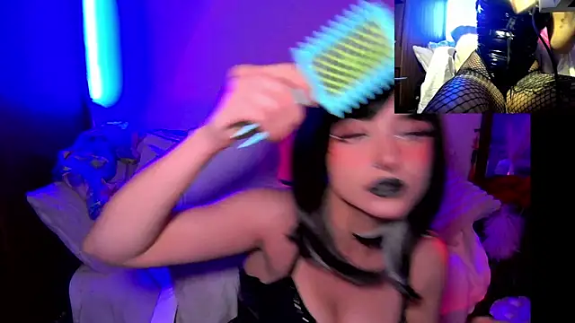 Snapshot of HollyDominic chatting on October 2025 11:20:01 PM HollyDominic online show from October 2025 11:20:01 PM