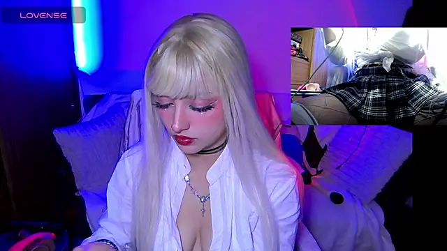 Snapshot of HollyDominic chatting on November 2025 08:32:01 PM HollyDominic online show from November 2025 08:32:01 PM