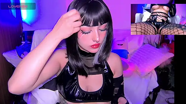 Snapshot of HollyDominic chatting on November 2025 10:25:02 AM HollyDominic online show from November 2025 10:25:02 AM