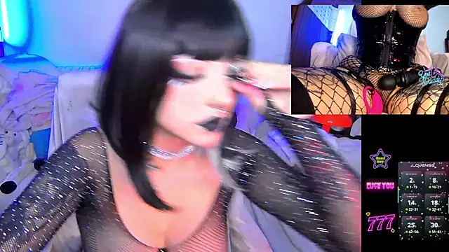 Snapshot of HollyDominic chatting on June 2026 11:37:02 AM HollyDominic online show from June 2026 11:37:02 AM