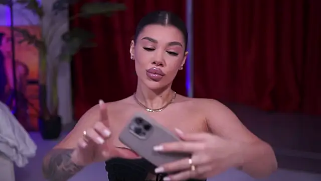 NatyDesiree online show from December 2025 07:44:01 PM