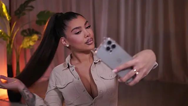NatyDesiree online show from May 2026 07:11:01 PM