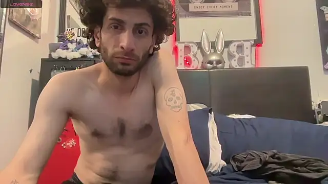 pantslesstraveler plt online show from November 2025 01:59:02 AM