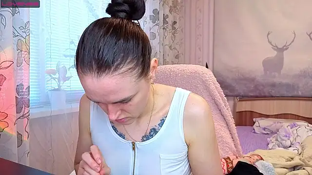 Snapshot of Bella__Swoon chatting on April 2026 04:50:01 AM Bella Swoon online show from April 2026 04:50:01 AM