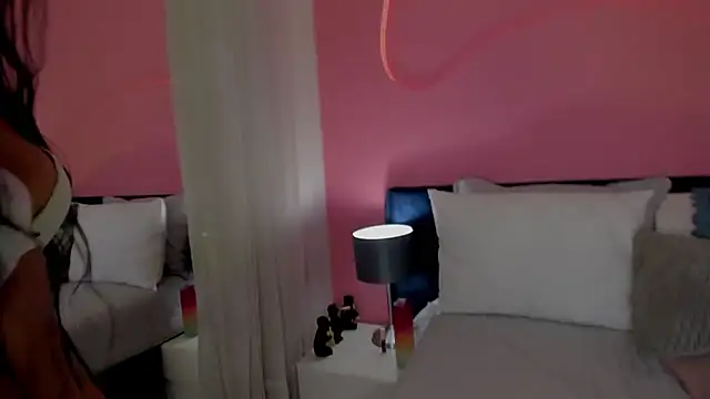 Alaia Manson online show from February 2025 05:54:02 PM