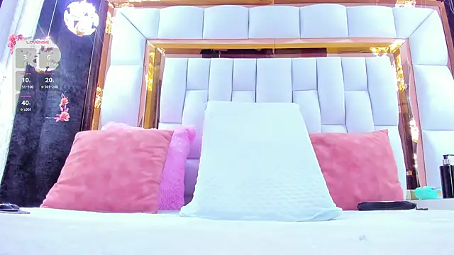 Snapshot of RileySweett chatting on March 2026 11:43:01 AM RileySweett online show from March 2026 11:43:01 AM