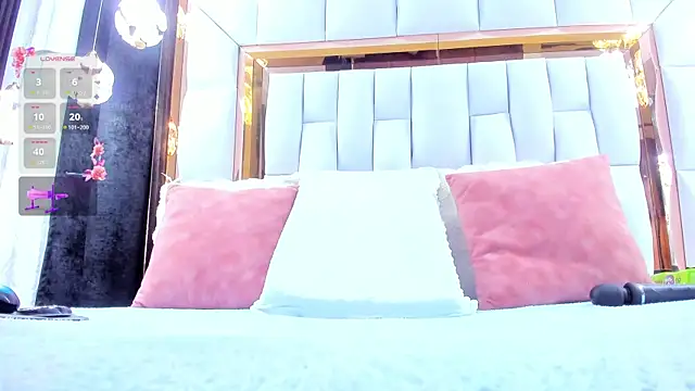 Snapshot of RileySweett chatting on April 2026 11:59:01 AM RileySweett online show from April 2026 11:59:01 AM