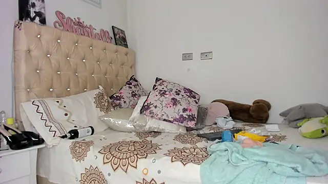 Snapshot of shantallhotxx chatting on March 2025 03:45:02 PM shantallhotxx online show from March 2025 03:45:02 PM