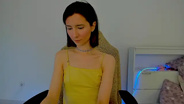 crystalnut online show from February 2026 03:01:02 AM