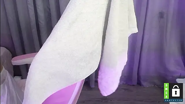 Snapshot of San___San chatting on January 2025 12:14:01 PM San San online show from January 2025 12:14:01 PM