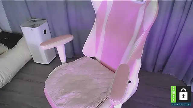 Snapshot of San___San chatting on November 2025 09:28:01 PM San San online show from November 2025 09:28:01 PM