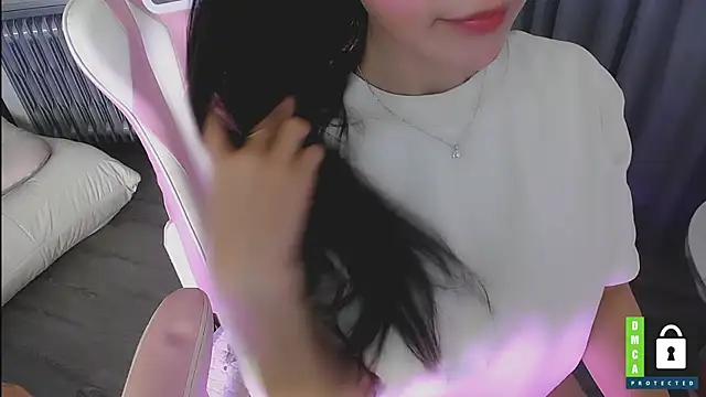 Snapshot of San___San chatting on January 2026 05:27:02 PM San San online show from January 2026 05:27:02 PM