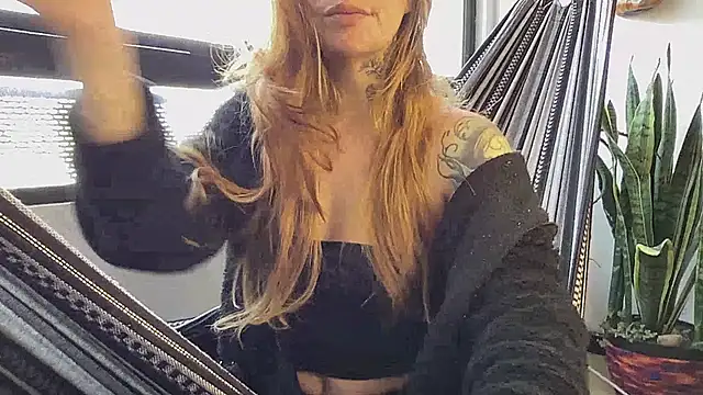 Val   online show from October 2025 09:57:01 PM