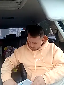 Snapshot of LucianM6 chatting on November 2025 09:48:02 AM LucianM6 online show from November 2025 09:48:02 AM