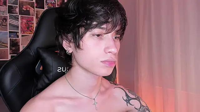 Snapshot of liamelf chatting on December 2024 10:12:02 AM liamelf online show from December 2024 10:12:02 AM