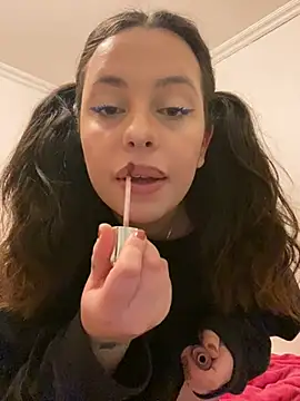 Snapshot of milkyhonybaby chatting on March 2025 10:31:02 PM milkyhonybaby online show from March 2025 10:31:02 PM