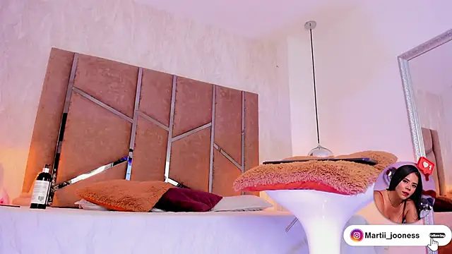 Martinaa Jones  online show from March 2025 07:29:02 PM