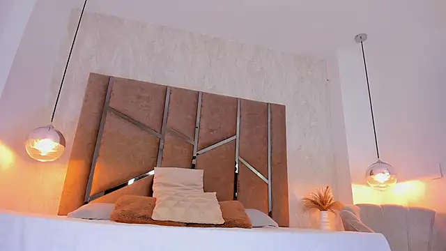 Martinaa Jones  online show from October 2025 07:22:01 PM