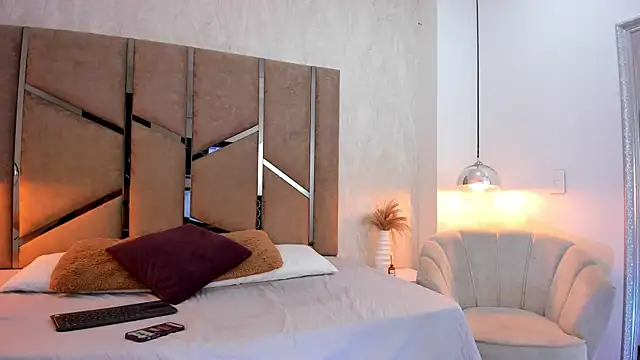 Martinaa Jones  online show from November 2025 07:27:01 PM