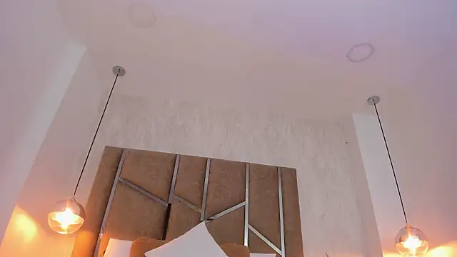 Martinaa Jones  online show from February 2026 12:32:01 PM