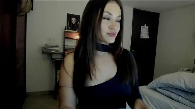 Lucyerobbie online show from May 2026 09:42:02 PM
