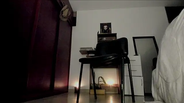 Lucyerobbie online show from July 2026 12:04:01 AM