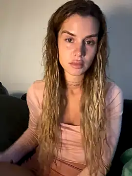 EmiliaCatalina online show from January 2026 11:30:02 PM