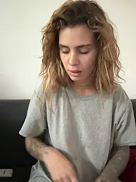 EmiliaCatalina online show from February 2026 06:33:01 PM