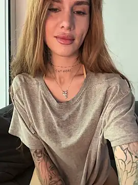 EmiliaCatalina online show from May 2026 04:25:02 PM