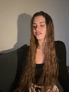 EmiliaCatalina online show from May 2026 11:13:02 PM