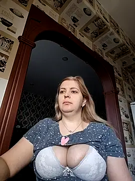 Snapshot of Lady_nice_cat chatting on April 2026 02:44:01 AM Lady nice cat online show from April 2026 02:44:01 AM