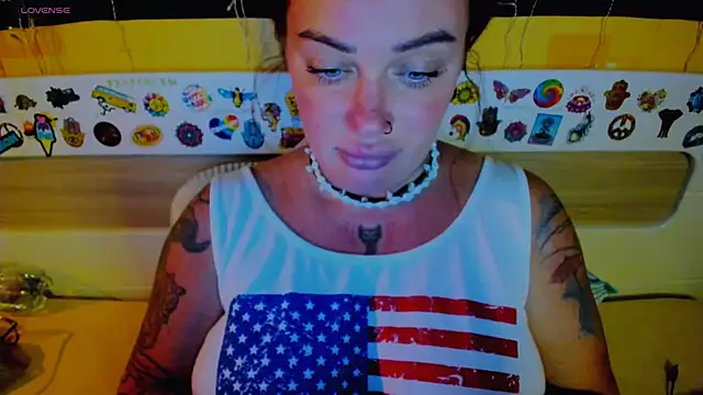 EllieOz online show from September 2025 03:56:02 PM