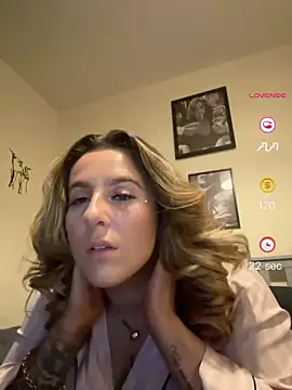 Snapshot of Miss_emilee chatting on May 2026 08:36:01 PM Miss emilee online show from May 2026 08:36:01 PM