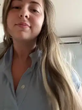 Snapshot of curvyflawless chatting on December 2024 11:54:02 AM curvyflawless online show from December 2024 11:54:02 AM