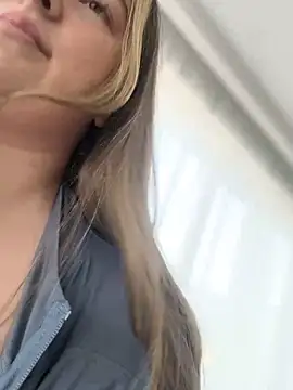 Snapshot of curvyflawless chatting on January 2025 12:15:02 PM curvyflawless online show from January 2025 12:15:02 PM