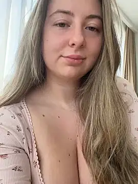 Snapshot of curvyflawless chatting on January 2025 09:04:02 AM curvyflawless online show from January 2025 09:04:02 AM