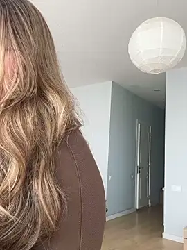 Snapshot of curvyflawless chatting on January 2025 08:43:01 AM curvyflawless online show from January 2025 08:43:01 AM