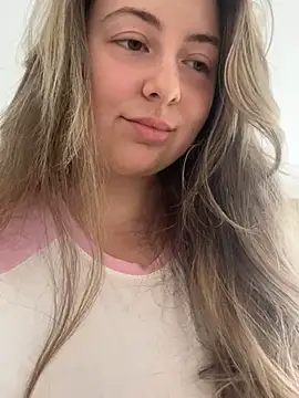 Snapshot of curvyflawless chatting on March 2025 08:10:01 AM curvyflawless online show from March 2025 08:10:01 AM