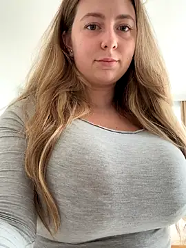 Snapshot of curvyflawless chatting on September 2025 04:44:01 AM curvyflawless online show from September 2025 04:44:01 AM