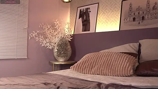 Snapshot of ElleDiane chatting on January 2025 03:08:02 AM ElleDiane online show from January 2025 03:08:02 AM