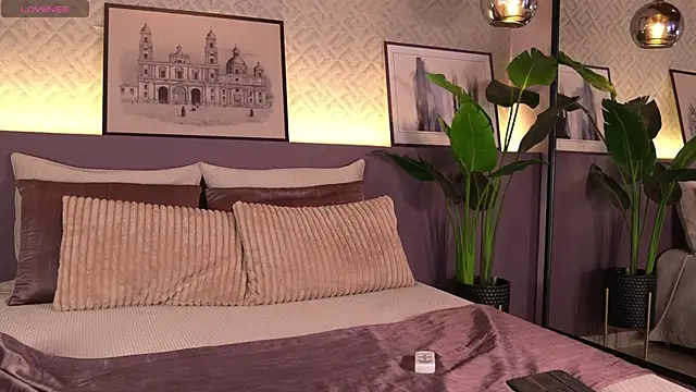 Snapshot of ElleDiane chatting on February 2025 01:09:01 AM ElleDiane online show from February 2025 01:09:01 AM