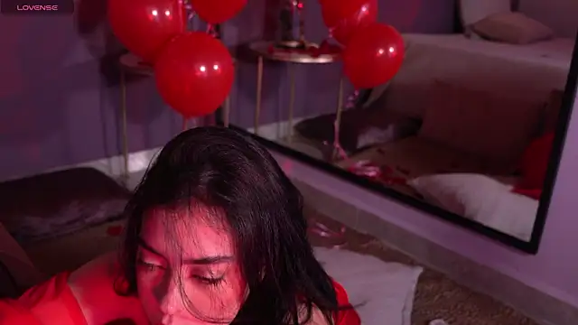 Snapshot of ElleDiane chatting on February 2025 01:13:01 AM ElleDiane online show from February 2025 01:13:01 AM