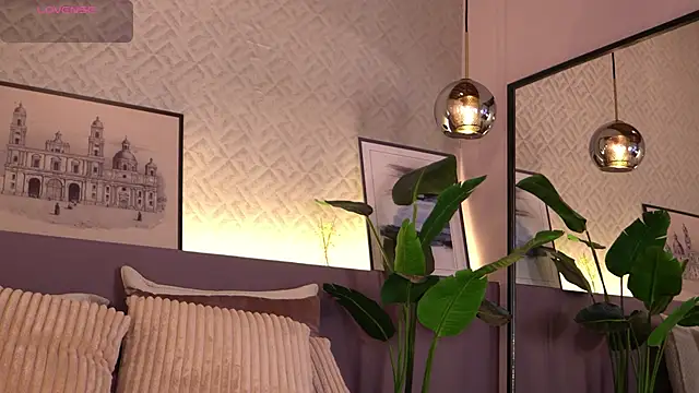 Snapshot of ElleDiane chatting on September 2025 10:34:01 PM ElleDiane online show from September 2025 10:34:01 PM