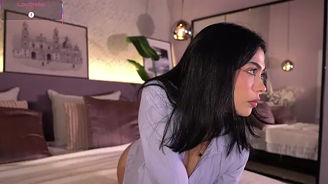 Snapshot of ElleDiane chatting on November 2025 10:10:01 PM ElleDiane online show from November 2025 10:10:01 PM