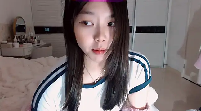 -Lucky Girl online show from March 2025 12:00:01 PM