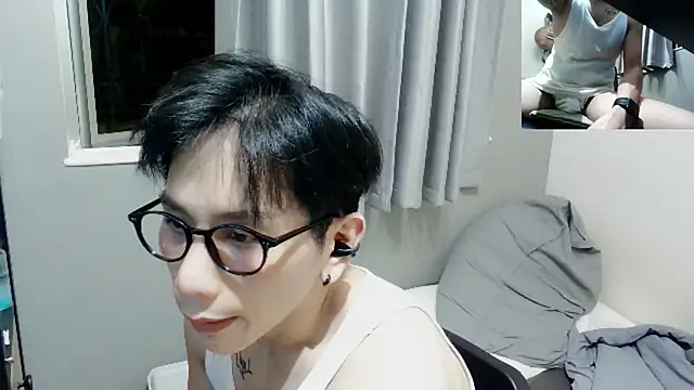 Snapshot of UndreamtM chatting on September 2025 01:44:02 PM UndreamtM online show from September 2025 01:44:02 PM