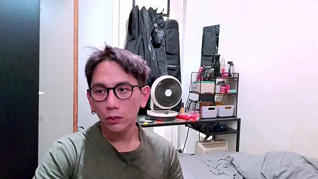 Snapshot of UndreamtM chatting on February 2026 02:03:02 PM UndreamtM online show from February 2026 02:03:02 PM