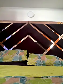 emmyjhonson07 online show from September 2025 01:55:02 PM